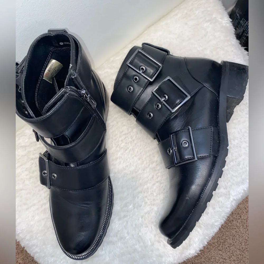BLONDO Black Faux Leather Buckle Boots - Size 8.5